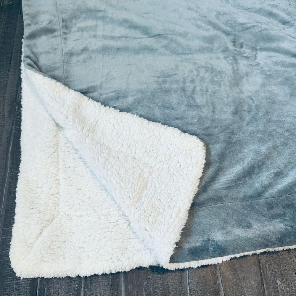 Plush Gray Velvet Sherpa Oversize Throw Blanket